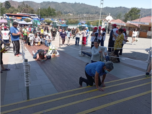 Peregrinos y comunidades parroquiales de las regiones Metropolitana y de Valparaíso visitan el Santuario de Lo Vásquez